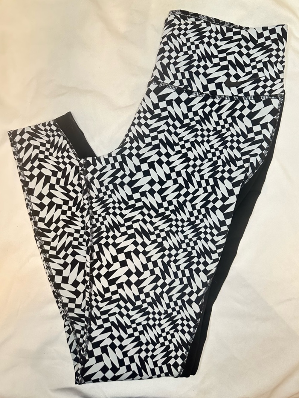 Nike Dri-FIT Leggings Women’s Medium Black White Geometric Print High Rise
